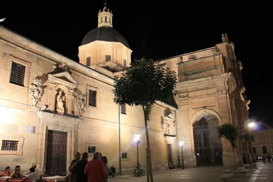 Salamanca: Evening Sightseeing Walking Tour - Key moments that make this tour worth your time