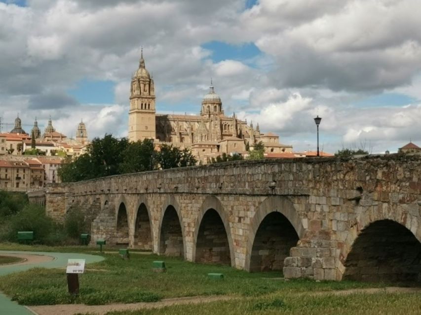 Salamanca: Guided Sightseeing Tour by Bicycle - Casa de las Conchas to Pontifical University: the early landmarks that set the tone
