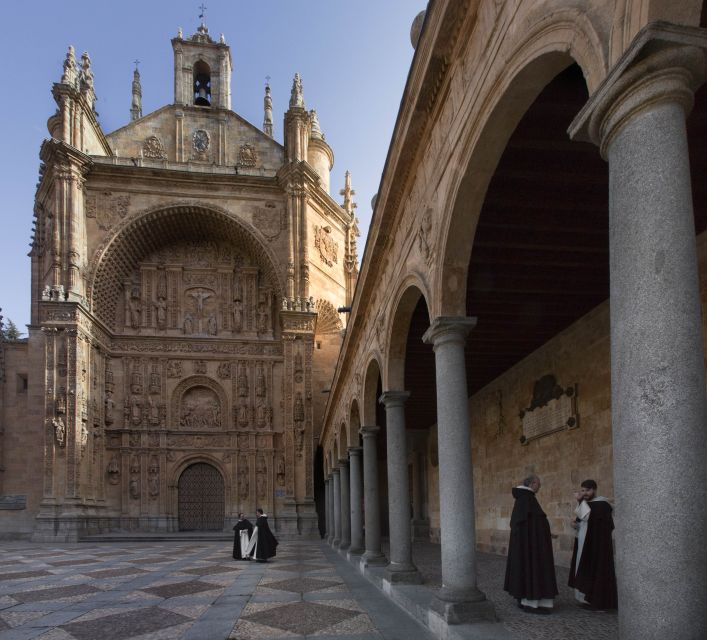 Salamanca: Local Legends Evening Walking Tour in Spanish - Snow Pits and the Snow Well: Practical Use Meets Local Mystery