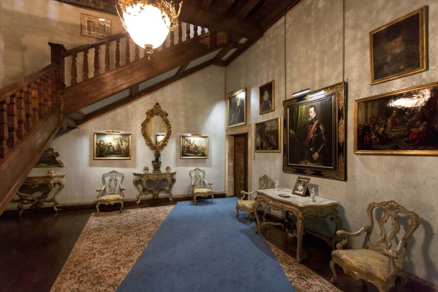 Salamanca: Monterrey Palace Audio-Guided Tour - Art and furniture highlights: José de Ribera and the big-name collection