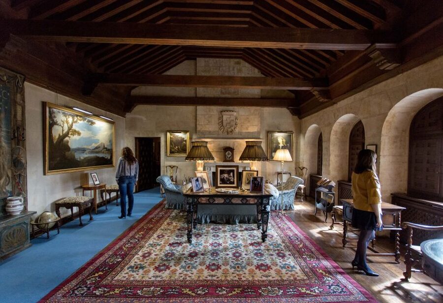 Salamanca: Monterrey Palace Audio-Guided Tour - Price and value: why $8 is a bargain if you like interiors and stories
