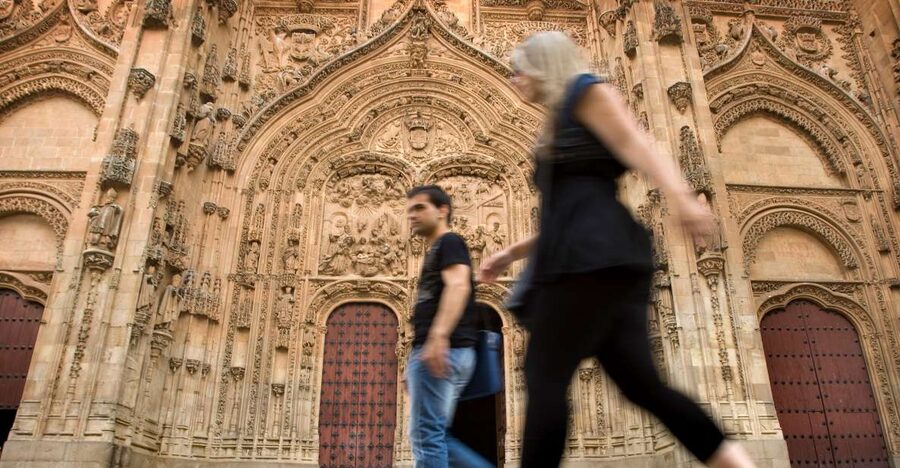 Salamanca Sightseeing Walking Tour with Local Guide. Spanish - Plaza Mayor: Your Easy Meeting Point and the First Big Clue