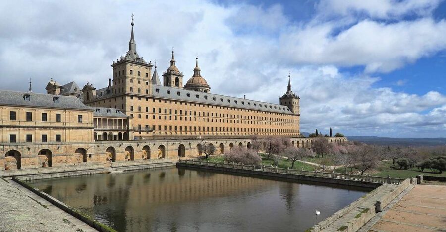 San Lorenzo de El Escorial: Monastery and Site Guided Tour - Key things that make this tour worth your time