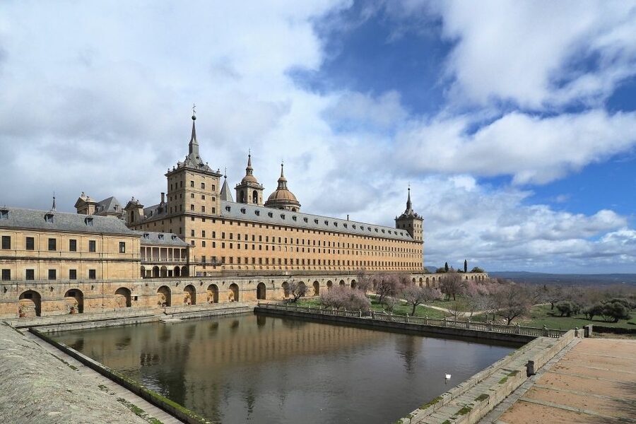 San Lorenzo de El Escorial: Monastery and Site Guided Tour - Basilica time: where you learn to read the space, not just look at it
