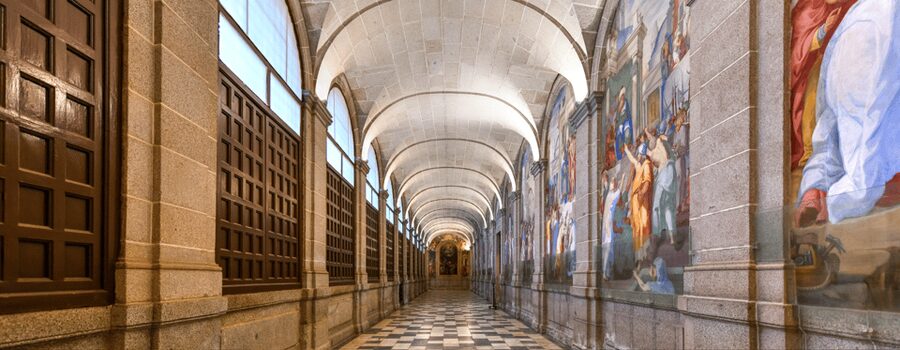 San Lorenzo de El Escorial Monastery: Private Tour - Meeting Isabella at the Tourist Office and getting through security fast