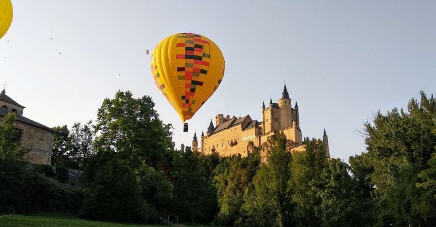 Segovia: Balloon Ride with Transfer Option from Madrid - The Flight Itself: About 1 Hour Over Alcázar, Cathedral, and Aqueduct