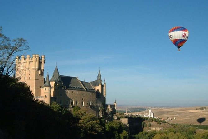 Segovia from the Skies: Sunrise Balloon Ride - English narration and communication: what you can count on
