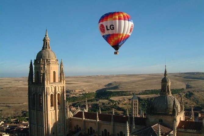 Segovia from the Skies: Sunrise Balloon Ride - The flight route: Gothic cathedral at the start, Aqueduct in the middle, Alcázar at the end