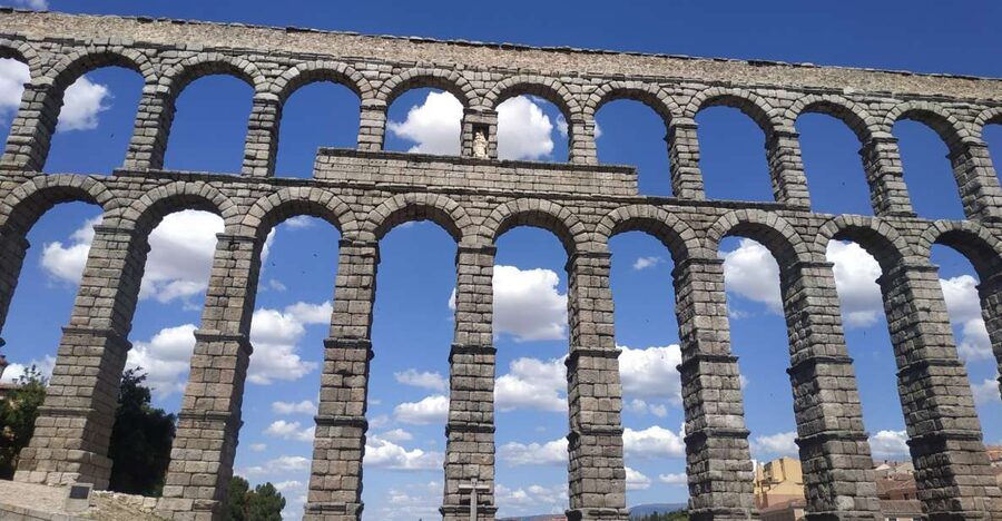 Segovia: Guided Walking Tour with Alcázar Entry - A 2-Hour Segovia Walk That Actually Helps You Plan the Rest
