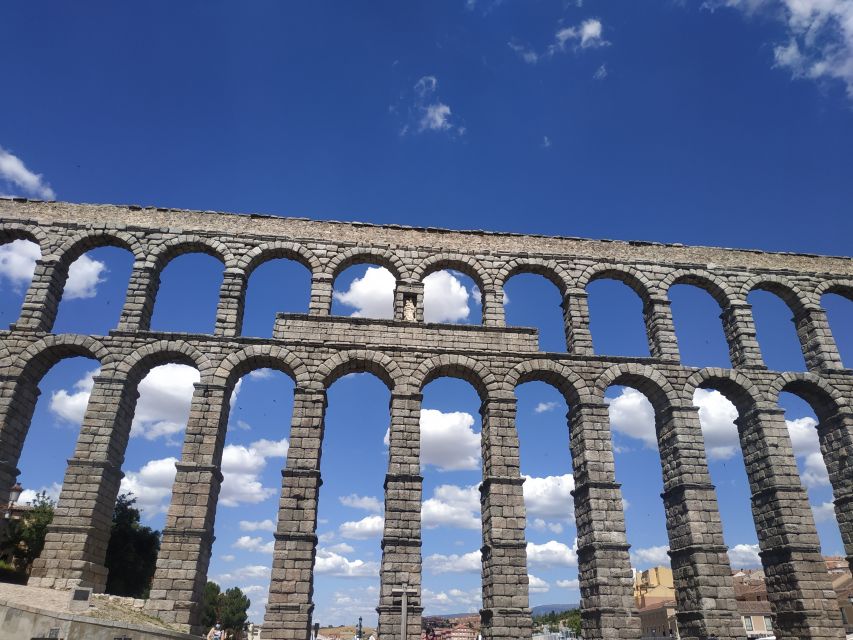 Segovia: Guided Walking Tour with Alcázar Entry - The Roman Aqueduct Stop: Where Segovia Feels Huge