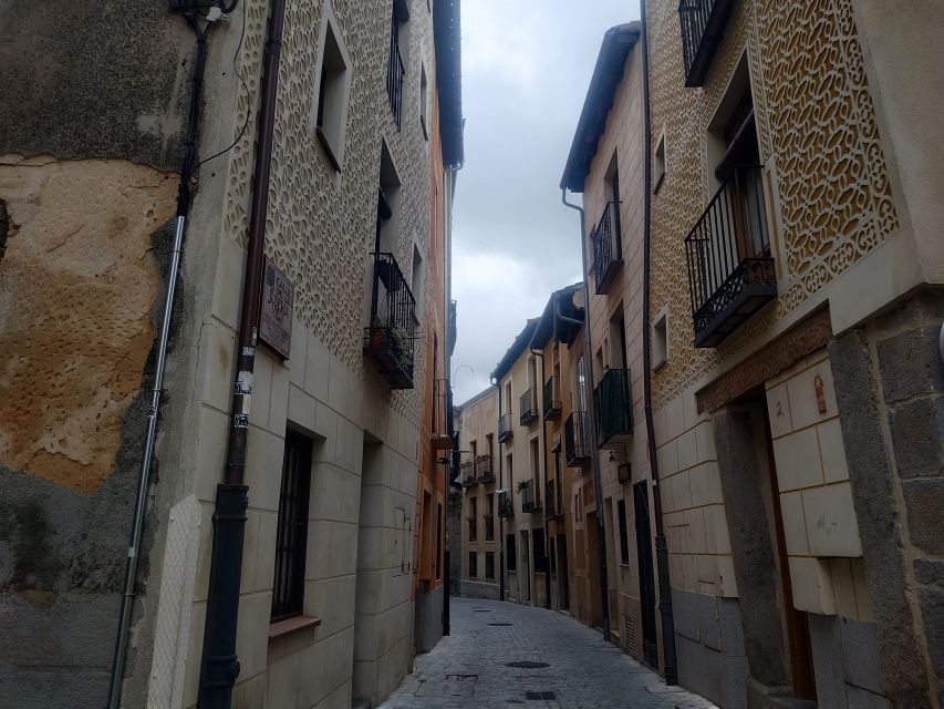 Segovia: Guided Walking Tour with Alcázar Entry - Plaza Mayor and the Cathedral of Segovia Exterior