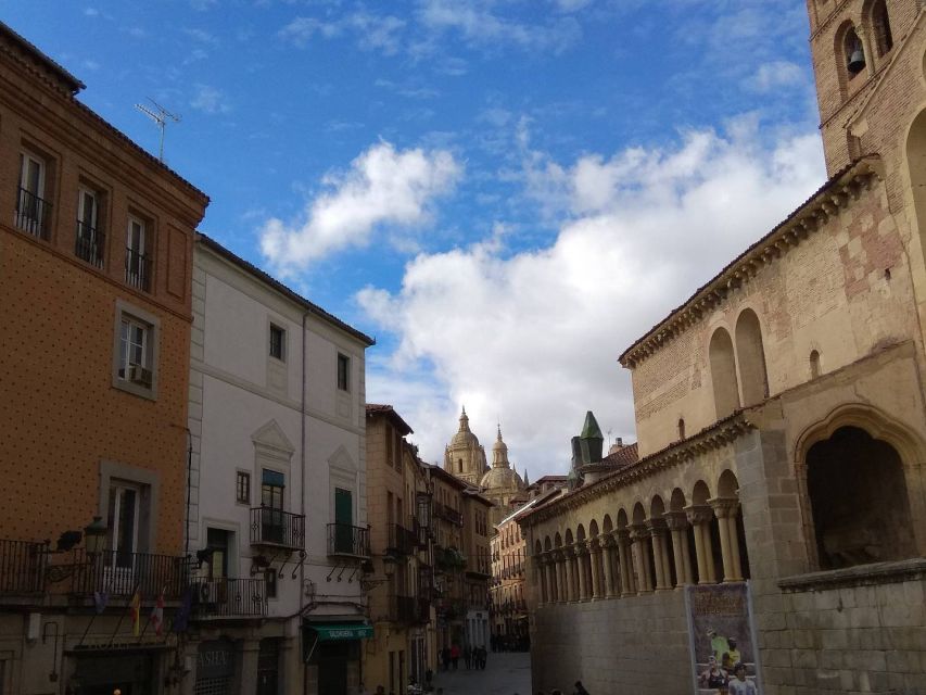 Segovia: Guided Walking Tour with Alcázar Entry - Meeting at Plaza del Azoguejo, Then Let the Aqueduct Do the Talking