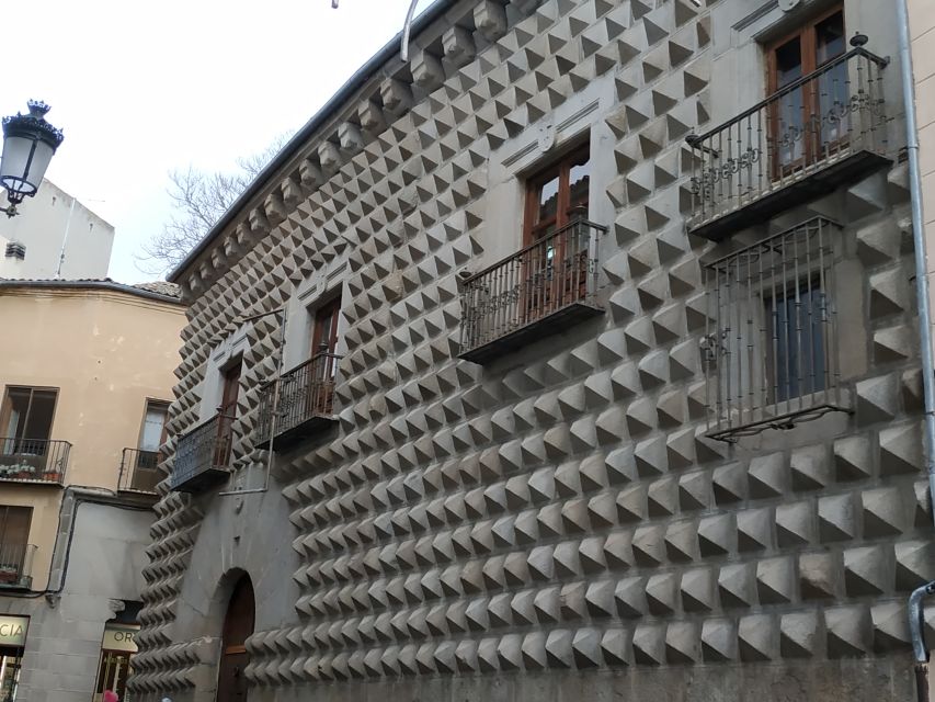 Segovia: Guided Walking Tour with Cathedral & Alcázar Entry - Key takeaways before you go