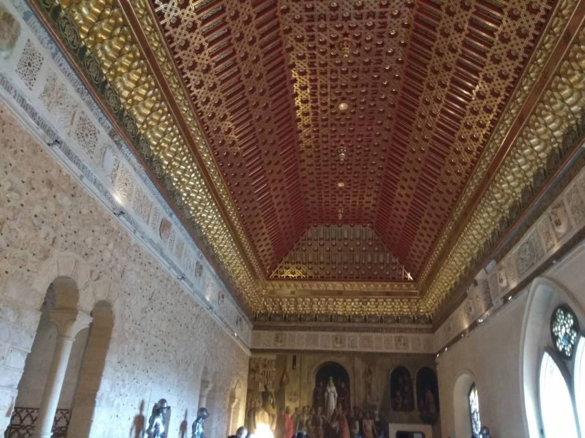 Segovia: Guided Walking Tour with Cathedral & Alcázar Entry - Getting inside the Cathedral of Segovia: the value of a guide-led interior visit