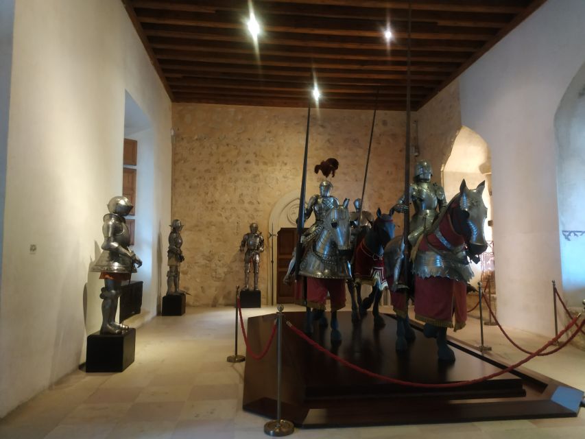 Segovia: Guided Walking Tour with Cathedral & Alcázar Entry - Finishing strong at the Alcázar of Segovia, ornate rooms and royal connections