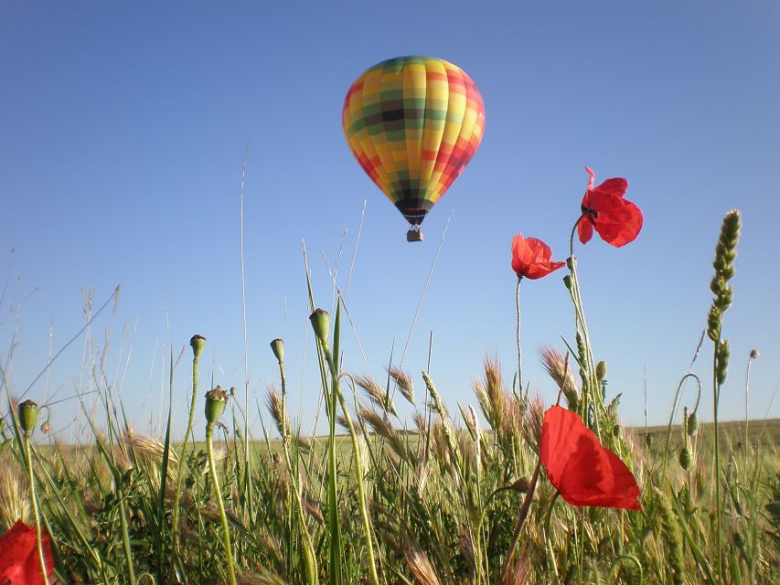 Segovia: Hot-Air Balloon Flight with Optional 3-Course Lunch - The pre-flight rhythm: briefing, picnic breakfast, and getting ready to float