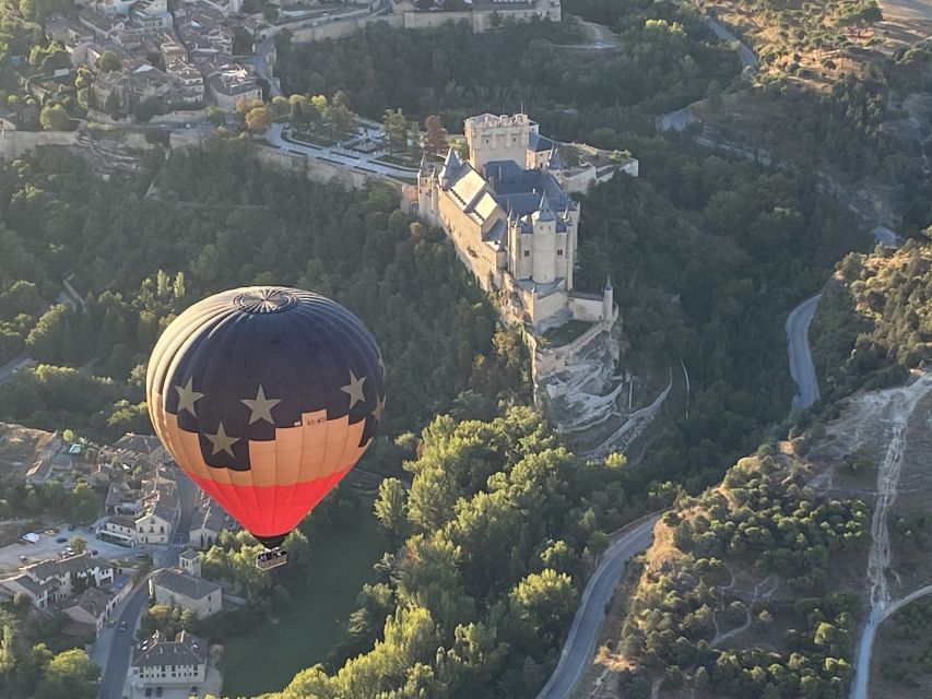 Segovia: Hot-Air Balloon Flight with Optional 3-Course Lunch - Optional lunch with house wine at El Fogón Sephardí