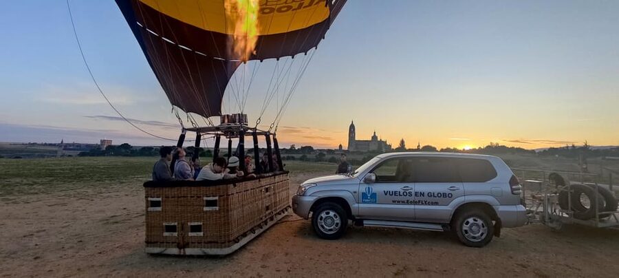 Segovia: Hot Air Balloon Flight with Picnic and Cava - Safety briefing, then a short ride to the best view