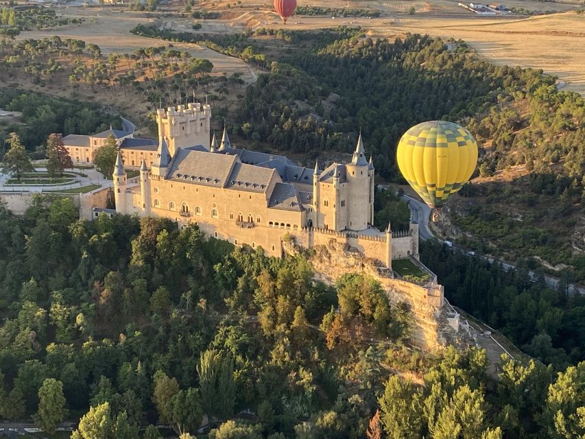 Segovia: Hot Air Balloon Ride with Picnic and Activity Video - Key things I’d circle before you book