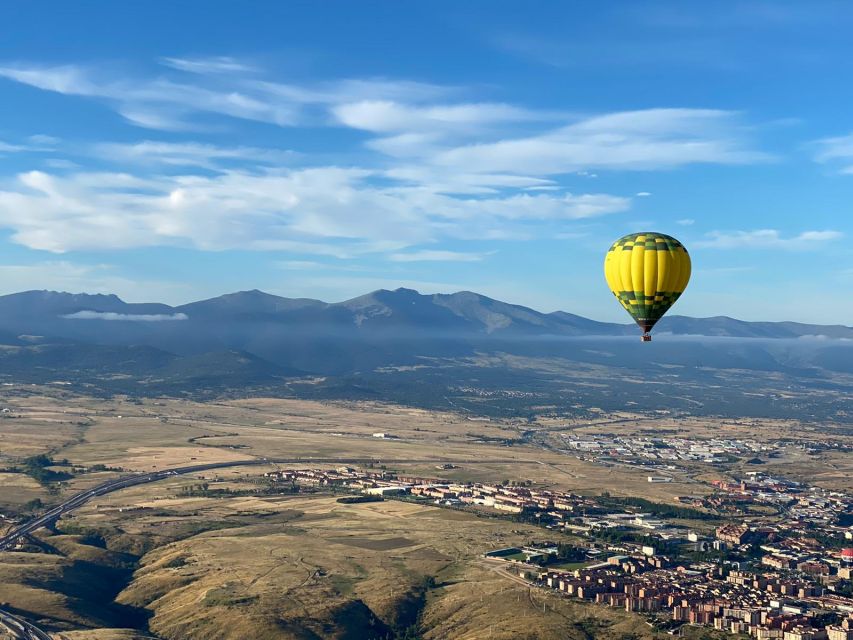 Segovia: Hot Air Balloon Ride with Picnic and Activity Video - The 1-hour flight: Alcázar, Cathedral, the Aqueduct, and the Sierra de Guadarrama