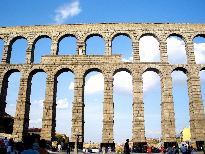 Segovia - Old Town tour including Castle visit - Plaza Mayor and the Cathedral of Segovia: Gothic details that actually matter