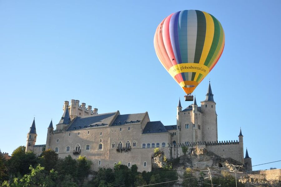 Segovia: Private Balloon Ride for 2 with Cava and Breakfast - A Smooth Landing and How the Return Works