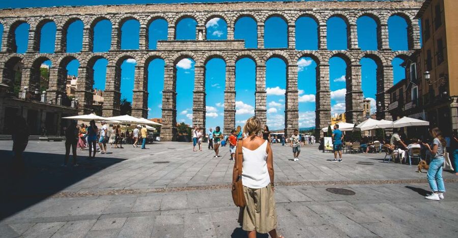 Segovia: Private City Walking Tour with Alcázar of Segovia - Sirenas and Medina del Campo squares: where street life turns into history
