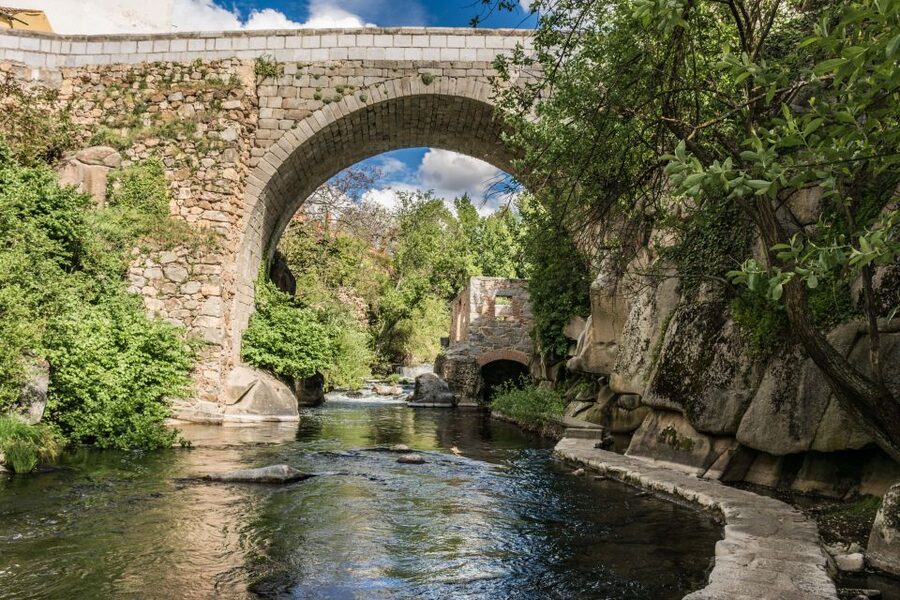 Segovia Private Guided Visit & Alcazar with High Speed Train - Timing and pacing: 6.5 hours that includes lunch and downtime