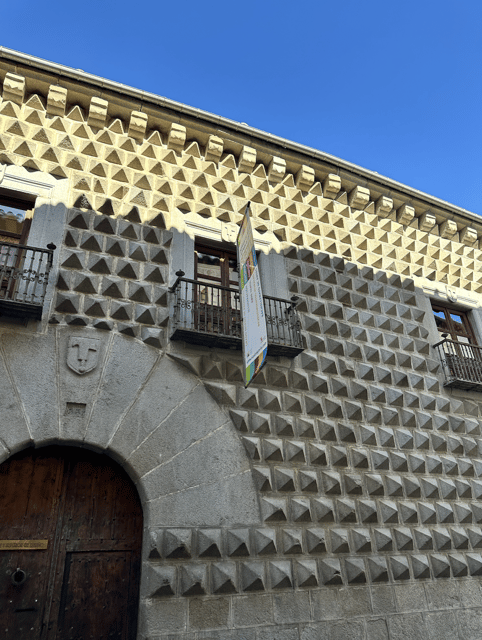 Segovia: private tour with Alcazar, Cathedral and wine tasting - Meeting at the Visitor Center in Plaza de Azoguejo, then setting the pace