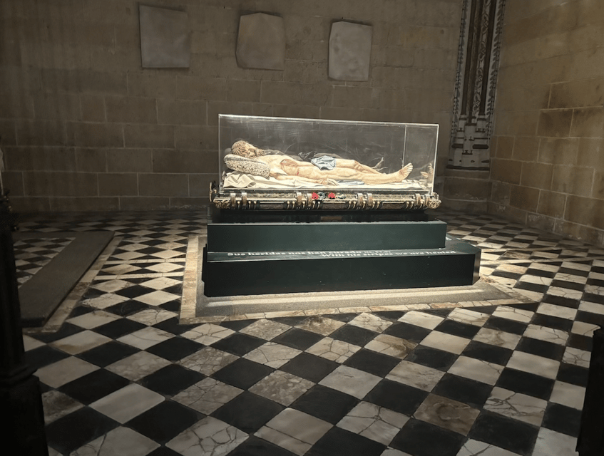 Segovia: private tour with Alcazar, Cathedral and wine tasting - Cathedral of Segovia: spotting the Gothic details in 30 minutes