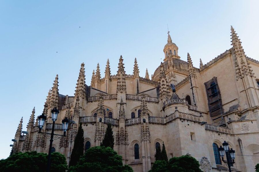 Segovia: Self-Guided Audio Tour on Your Phone - Alcázar de Segovia: your “finishing line” and the fortress feel