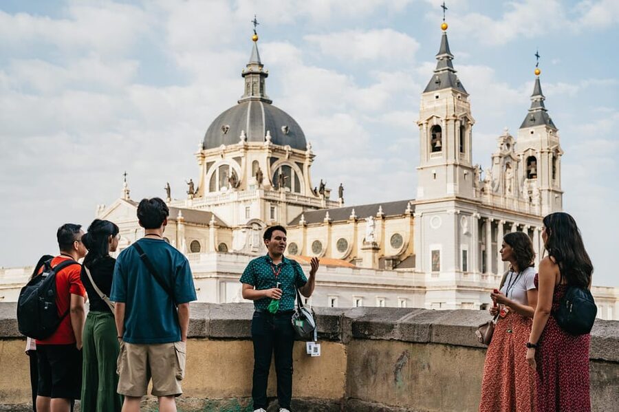 "Skip the line" Royal Palace + Prado Museum - The 35-minute free time: how to use it well