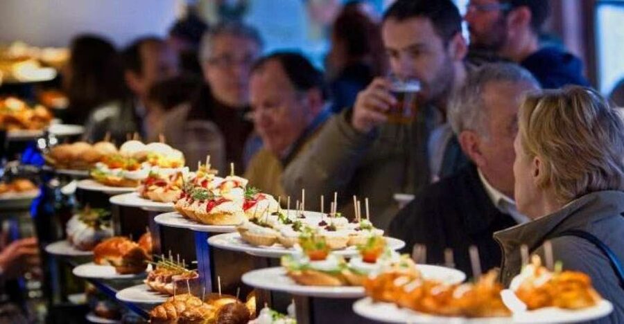 Tapas Crawl in Madrid Historical Quarter for Lunch or Dinner - Key highlights at a glance