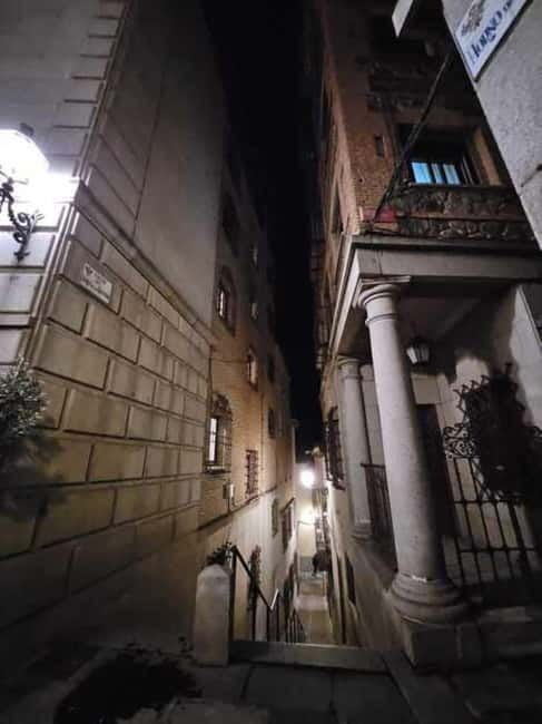 The Enchanted City: A Mysterious Tour of Toledo - The Virgen de Alfileritos Legend, Closing the Night with a Story