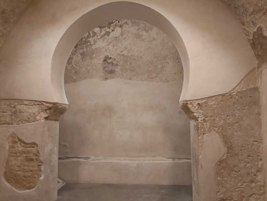 Toledo: Ancient Underground City Tour in Spanish - Finding the right meeting spot (and what to bring)