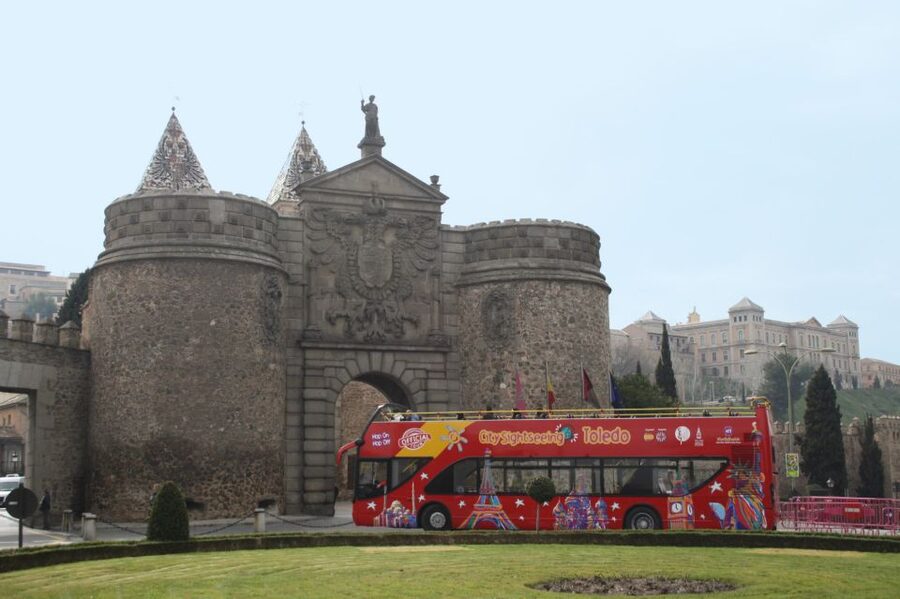 Toledo: City Sightseeing Hop-On Hop-Off Bus Tour & Extras - The audio guide setup: headphones are included, but you should still check