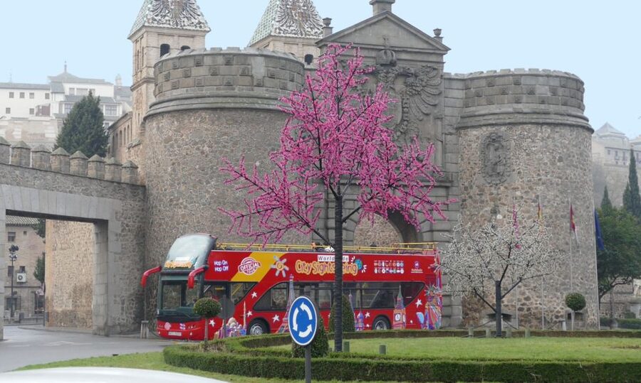 Toledo: City Sightseeing Hop-On Hop-Off Bus Tour & Extras - The three-cultures theme: you can see it in the forms