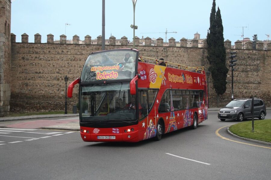 Toledo: City Sightseeing Hop-On Hop-Off Bus Tour & Extras - Accessibility and practical rules that affect your comfort