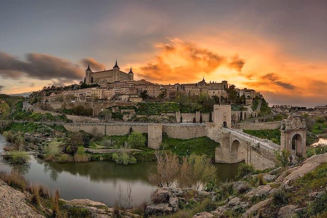 Toledo Half Day Tour with Cathedral, St Tome Church & Synagoge - Mirador del Valle Views and the Real Walking Count