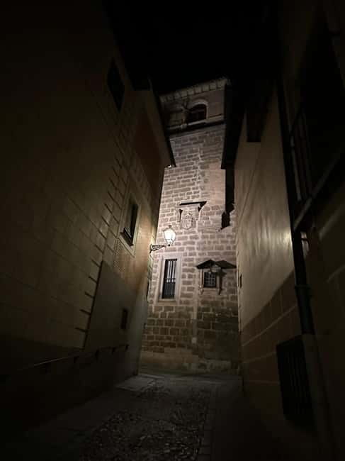 Toledo Mágico, the original night route: mystery, curiosities and secrets - Stop 4: the special visit that adds mystery flavor