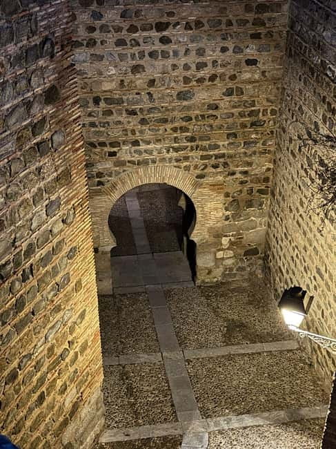 Toledo Mágico, the original night route: mystery, curiosities and secrets - The private subway entrance, and why it is the tour’s headline