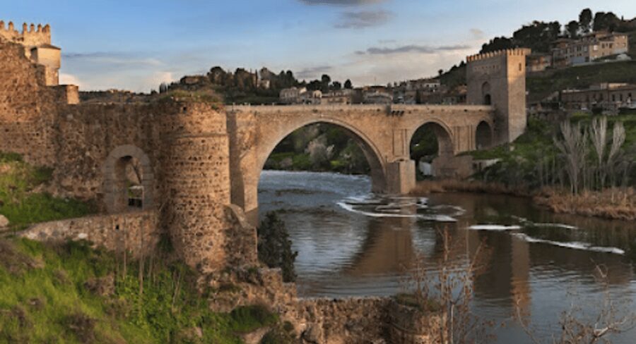 Toledo: Private Minivan tour from Madrid - The Jewish Quarter Stops: Santa María la Blanca and the El Tránsito Area