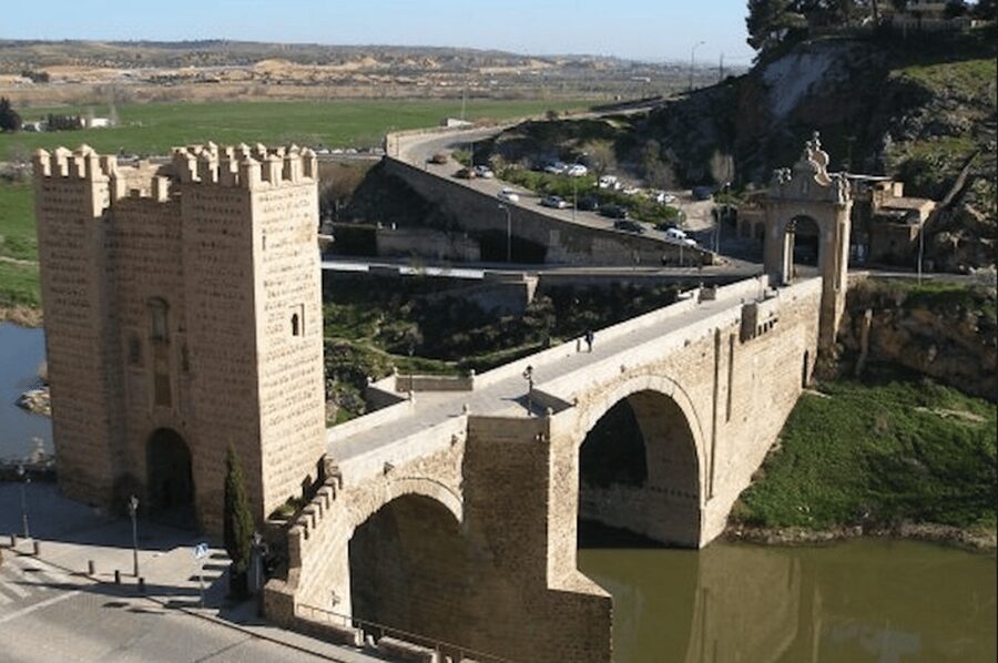 Toledo: Private Minivan tour from Madrid - Plaza de Zocodover and the Extra Toledo Time for Wandering