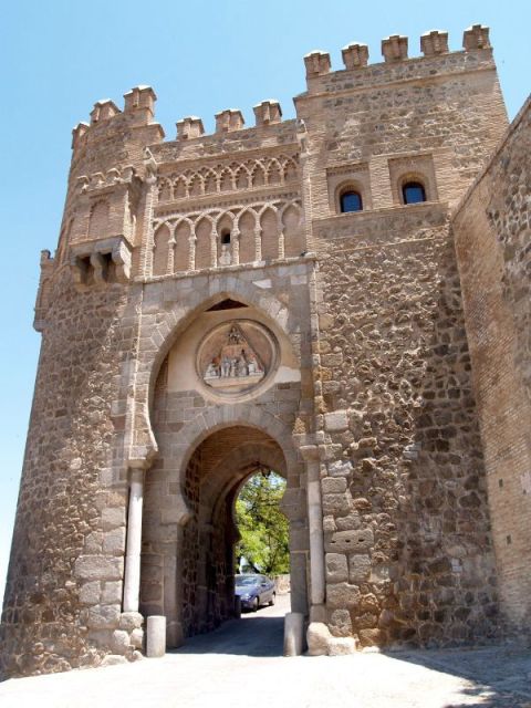 Toledo: Private Monuments Walking Tour with Monument Entry - Who Should Book This Tour, and Who Might Prefer Something Else