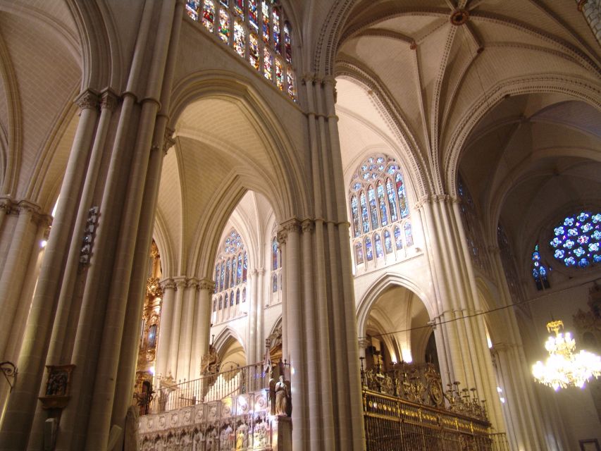 Toledo: Private Monuments Walking Tour with Monument Entry - Santa María la Blanca and the Jewish Quarter Walk-Through