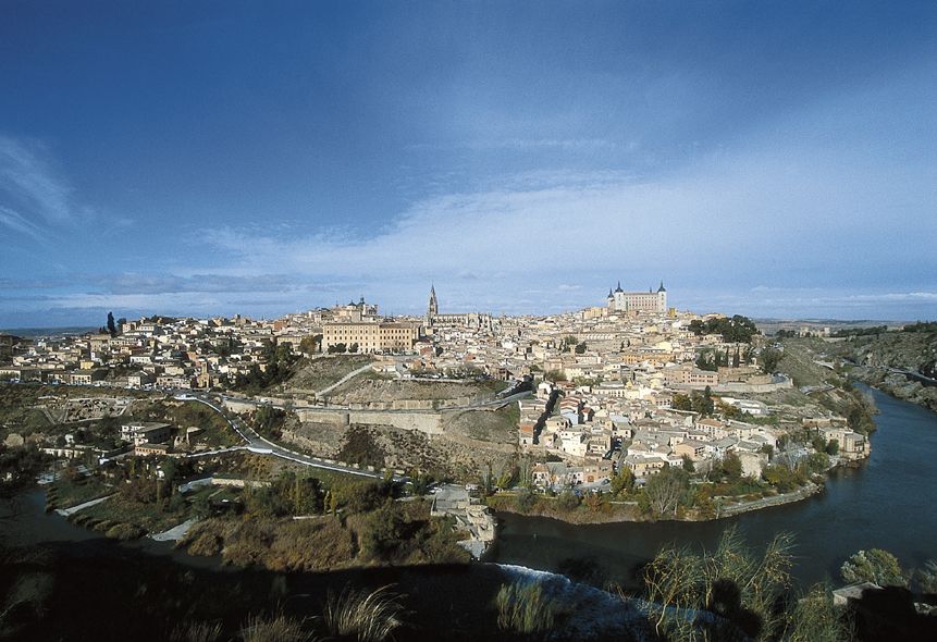 Toledo: Private Monuments Walking Tour with Monument Entry - Guide Style and the Names You Might Hear Along the Way