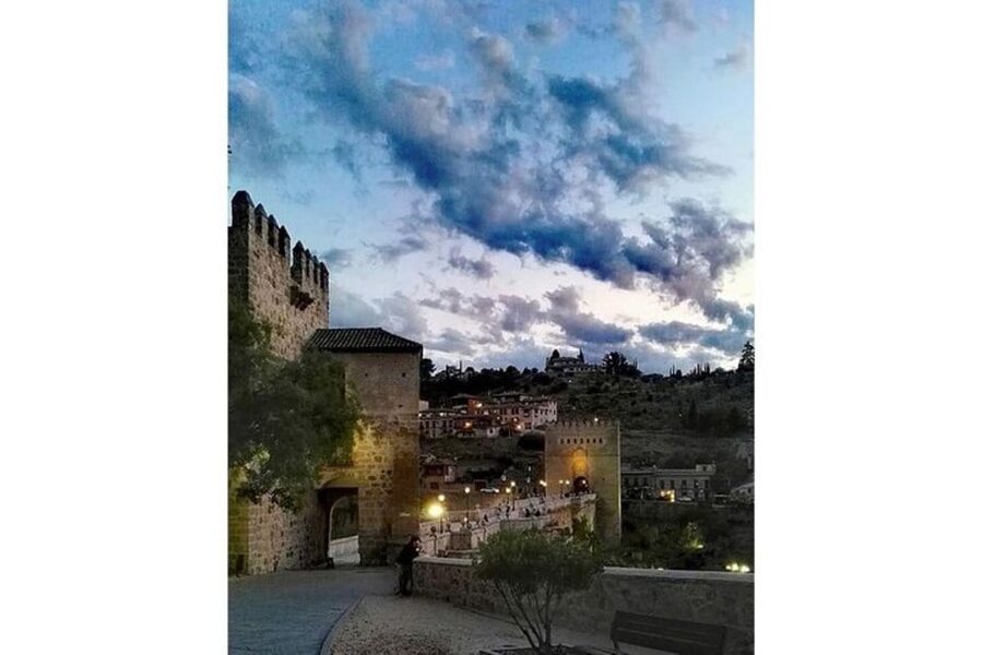 Toledo: Private Walking Tour with a Local Guide - Getting your bearings at Plaza de Zocodover and Mirador del Valle