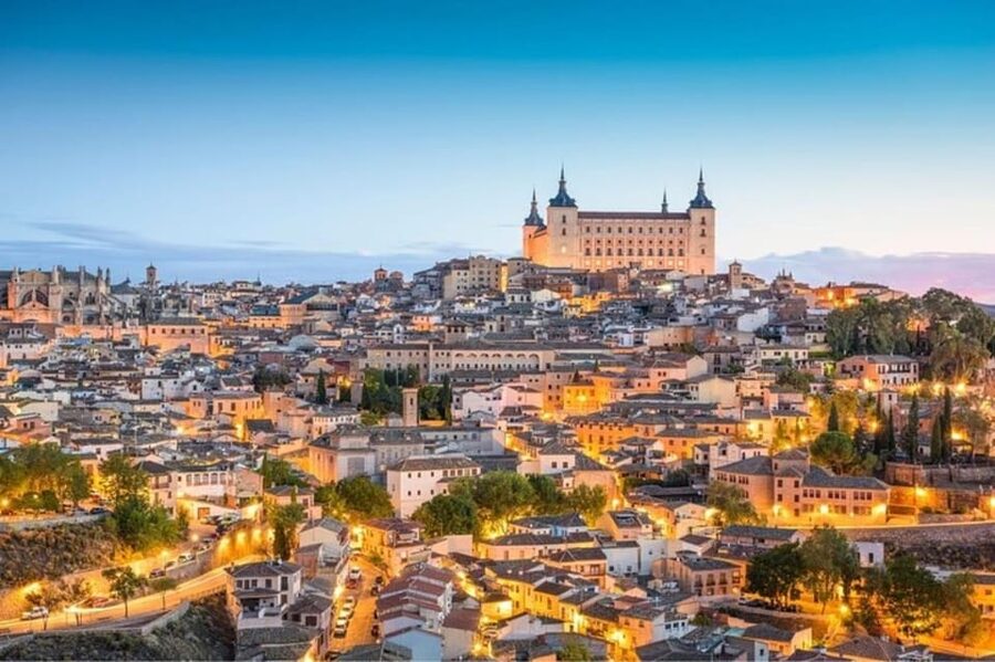 Toledo : Private Walking Tour with a Pro guide - Why Toledo works so well on foot with a pro guide