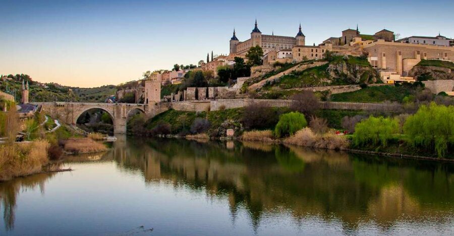 Toledo: Three Cultures Walking Tour in Spanish - Price and what you actually pay, tickets included or not