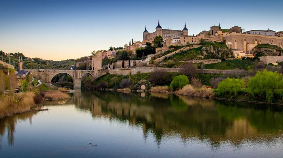 Toledo: Three Cultures Walking Tour in Spanish - Meeting at Secretos de Toledo, and how not to lose time